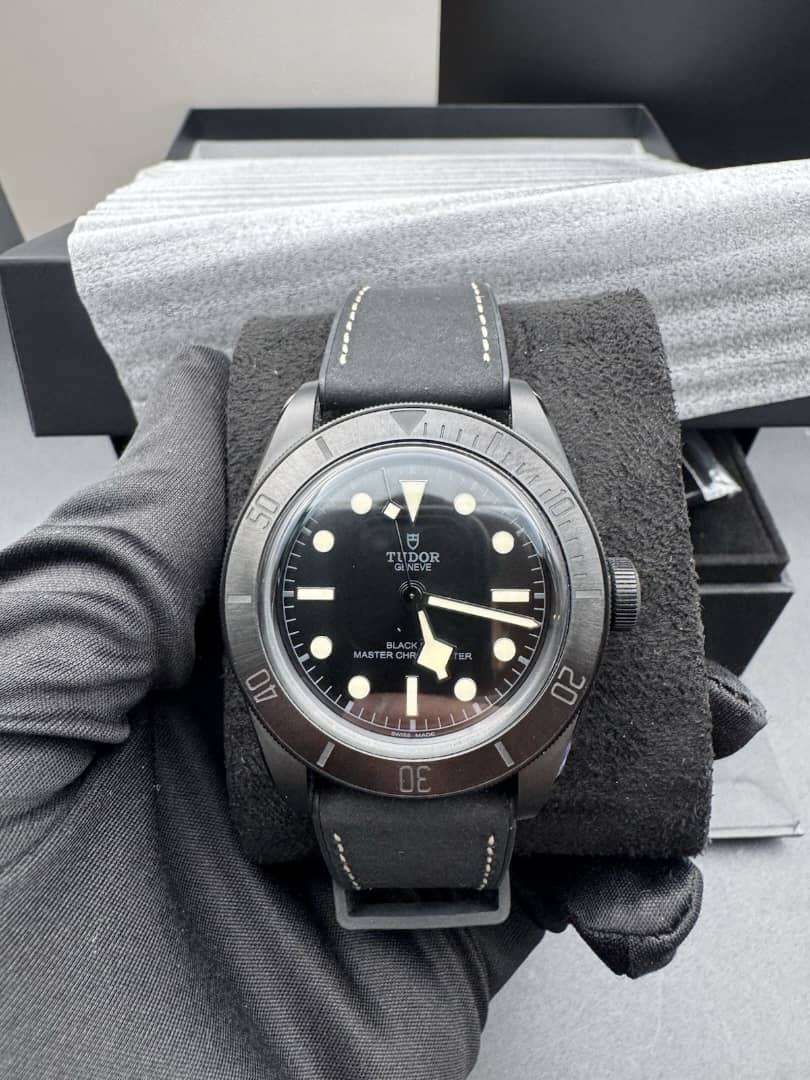 Montre Tudor Black Bay Ceramic 41 mm, cadran noir, automatique, référence 79210CNU, complète (année 2026). – Image 3