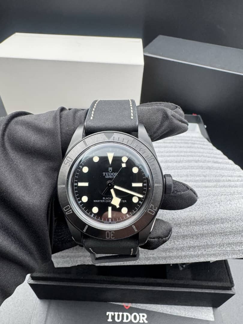 Montre Tudor Black Bay Ceramic 41 mm, cadran noir, automatique, référence 79210CNU, complète (année 2026). – Image 2