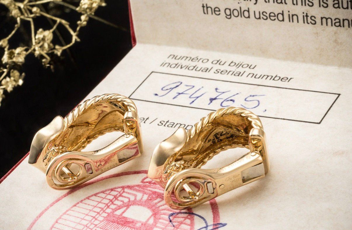 Boucles d'oreilles puces Cartier C de Cartier, or jaune tressé