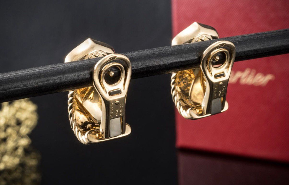 Boucles d'oreilles puces Cartier C de Cartier, or jaune tressé – Image 5