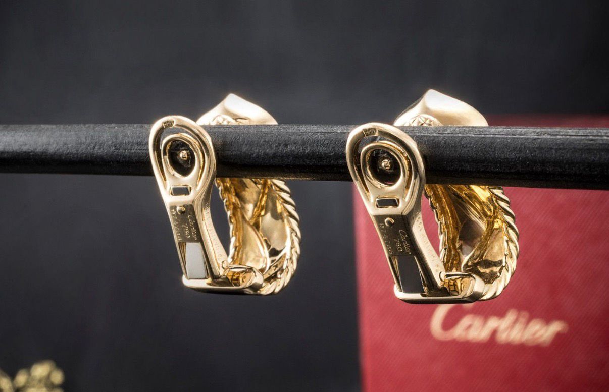 Boucles d'oreilles puces Cartier C de Cartier, or jaune tressé – Image 6